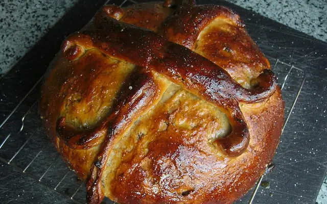 Tsoureki (lampropsomo)