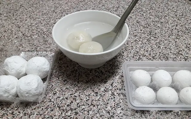 Tangyuan and yuanxiao