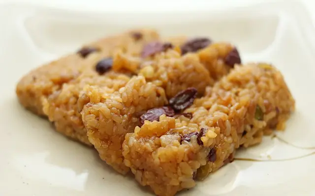 Yakbap (sweet rice with jujube)