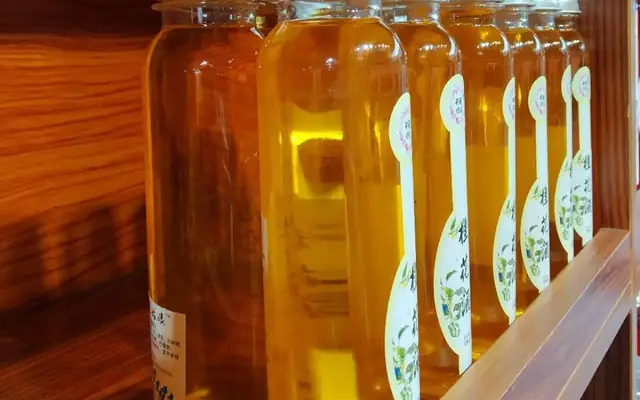 Cassia and osmanthus wine