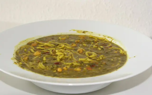Ash reshteh (noodle soup)