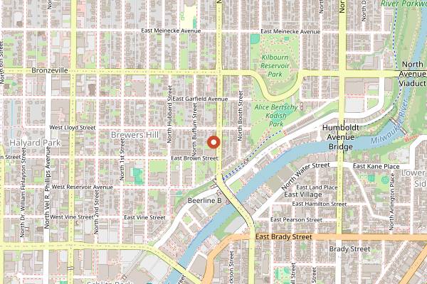Map showing Pueblo Foods & Liquor in Milwaukee